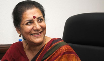 Soni offers to help film industry over service tax