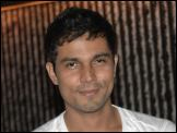 Randeep unveils his romantic side in 'Ru-ba-ru'