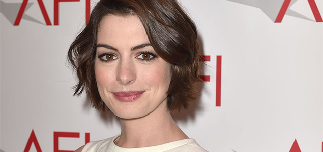 Anne Hathaway Shows Off Baby Bump In Bikini Nowrunning