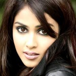 Genelia to make her debut in Malayalam through 'Urumi'