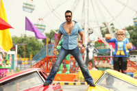 Ajay balances on vintage cars for Golmaal 3  