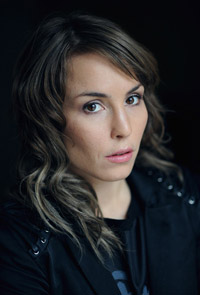 Noomi Rapaces wardrobe trouble