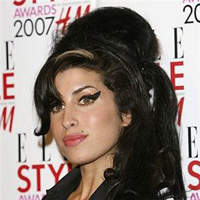 Winehouse to turn model for her clothing line