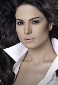 Go vegetarian, urges Veena Malik