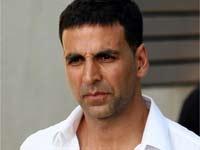 Im uncomfortable talking in English: Akshay Kumar