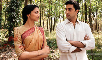 Some scenes in Khelein Hum.. gave me goosebumps: Abhishek