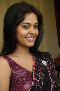 Bindu Madhavi signs  Seenuramasamys Neer Paravai