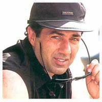 Sunny wants to do dad Dharmendras role in Dharam Veer 