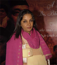 Shabana shoots with fractured shoulder