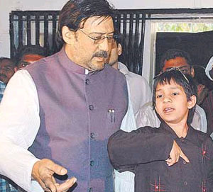 10 year old directing Jackie Shroff film