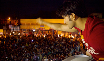 Ranveer Singh entertains Purulia crowds!