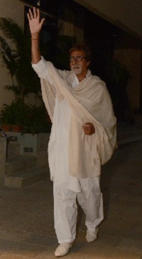 Big B comes out to greet well wishers