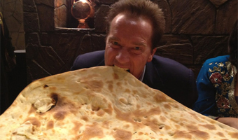 Schwarzenegger gorges on spicy dishes, naan in Delhi