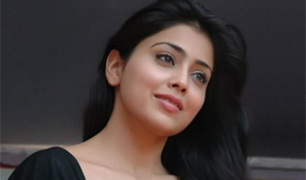 Shriya Sarans plea   do not divide films on regional basis