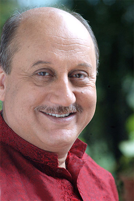 Only mediocre people play safe: Anupam Kher