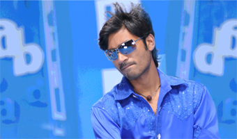 Dhanush speaks on Kolaveri success at IIM A