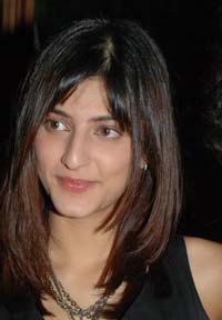 Now Shruti Haasan sings for Kannada film 