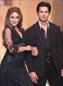 Kareena, Shahid singing duets in Manali