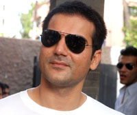 Arbaaz lashes out at media, says no trouble in his marriage