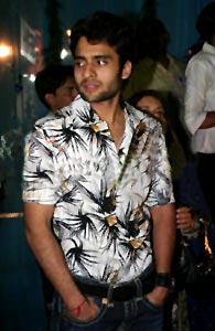 Quit smoking, Jackky Bhagnani urges Delhiites