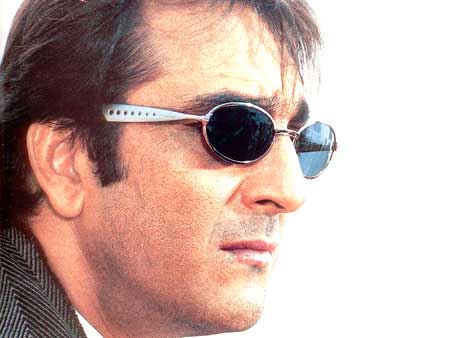 Sanjay goes to Lokhandwala to play Munnabhai