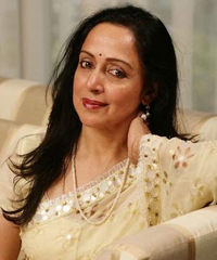 Hema Malini wont mind giving Dream Girl tag to Ash 