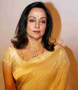 Hema deeply moved by Dharmendras role in Apne