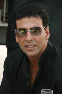 Housefull 2 shoot kicks off with Akshays parachute stunt