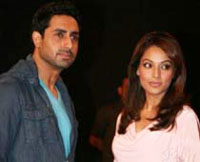 Players shooting halted:Abhishek,Bipasha enjoy impromptu break