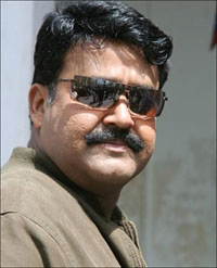 Film star turned minister bats for Mohanlal