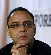 Vidhu Vinod Chopra ropes in Barrie Osborne for Broken Horses  