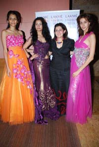 Beauty queens jazz up Archana Kochhar's LFW show