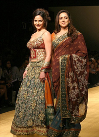 Hema, Esha add glamour at Lakme Fashion Week