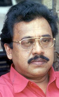 Vinayan slams Malayalam superstars