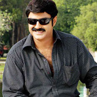 Balakrishna stuns everybody with his look in Sreerama Rajyam