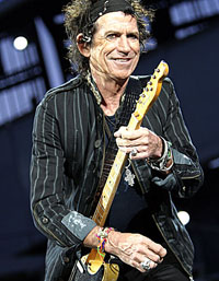 Wife feels closer to Keith Richards after her cancer battle