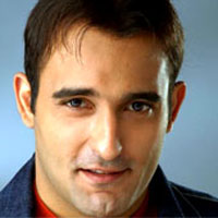 Akshaye hurts his back, shooting halted