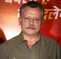 Pankaj Kapoor set to sing live