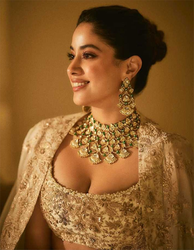 Checkout Janhvi Kapoor Gallery