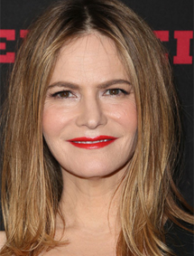 Jennifer Jason Leigh