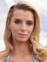 Betty Gilpin in Stuber