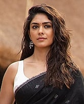 Mrunal Thakur in Dacoit