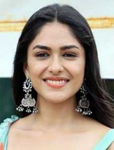 Mrunal Thakur in Dacoit