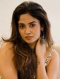 Teju Ashwini in Enna Solla Pogirai