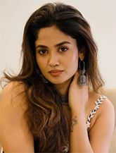 Teju Ashwini in Enna Solla Pogirai