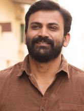 Daali Dhananjaya in Mazhai Pidikkatha Manithan