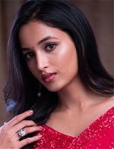 Srinidhi Shetty in K.G.F: Chapter 2 as Reena Desai