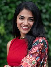 Malavika Manoj in Aan Paavam Pollathathu