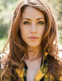 Amanda Crew