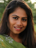 Henna Bella in Uriyadi